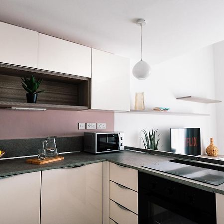 Scenic Seafront Duplex Apartment In Sliema Kültér fotó