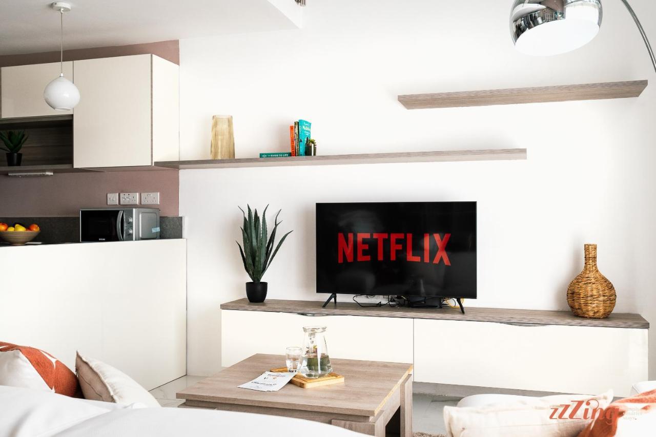 Scenic Seafront Duplex Apartment In Sliema Kültér fotó